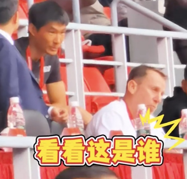 久爾杰維奇現身鹽城，現場觀看中國U22國足vs韓國